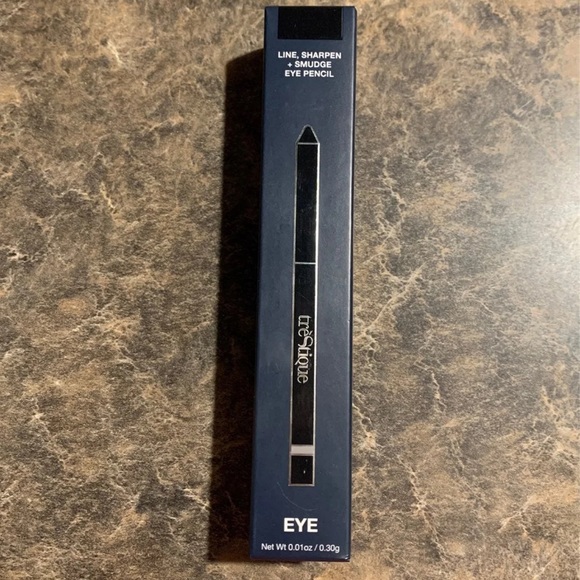 Makeup - Picture 5 of 6